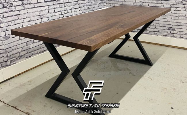 Meja Kayu Solid Kaki Besi Silang 2 Slab FT-112.1