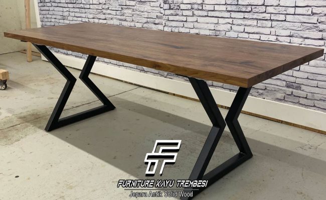Meja Kayu Solid Kaki Besi Silang 2 Slab FT-112.2