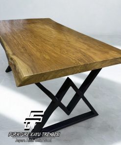 Meja Kayu Solid Kaki Besi