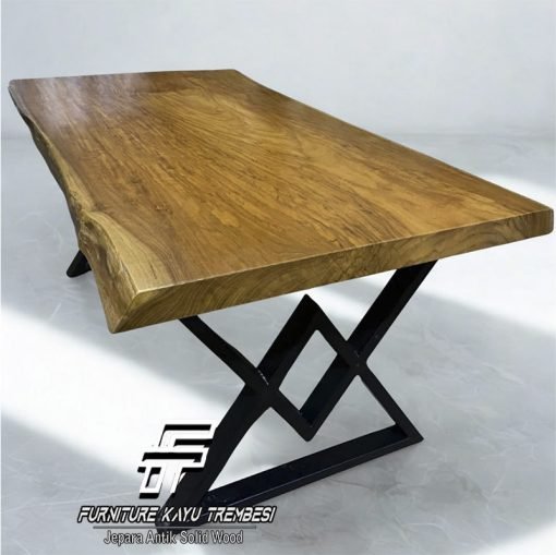 Meja Kayu Solid Kaki Besi